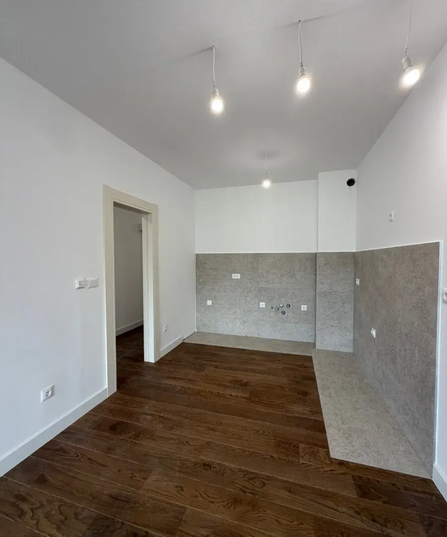 Izdavanje, trosoban stan, 113m², Preko Morače, Podgorica