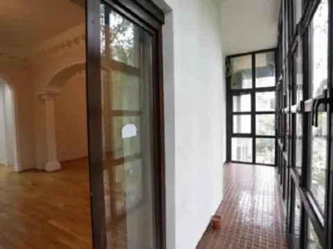 Rent, house, 550m², Autokomanda, Voždovac Sve Podlokacije - image 9