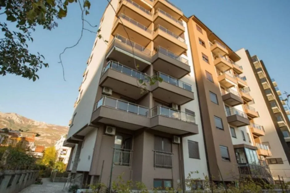 Izdavanje, jednosoban stan, 41m², Centar, Budva