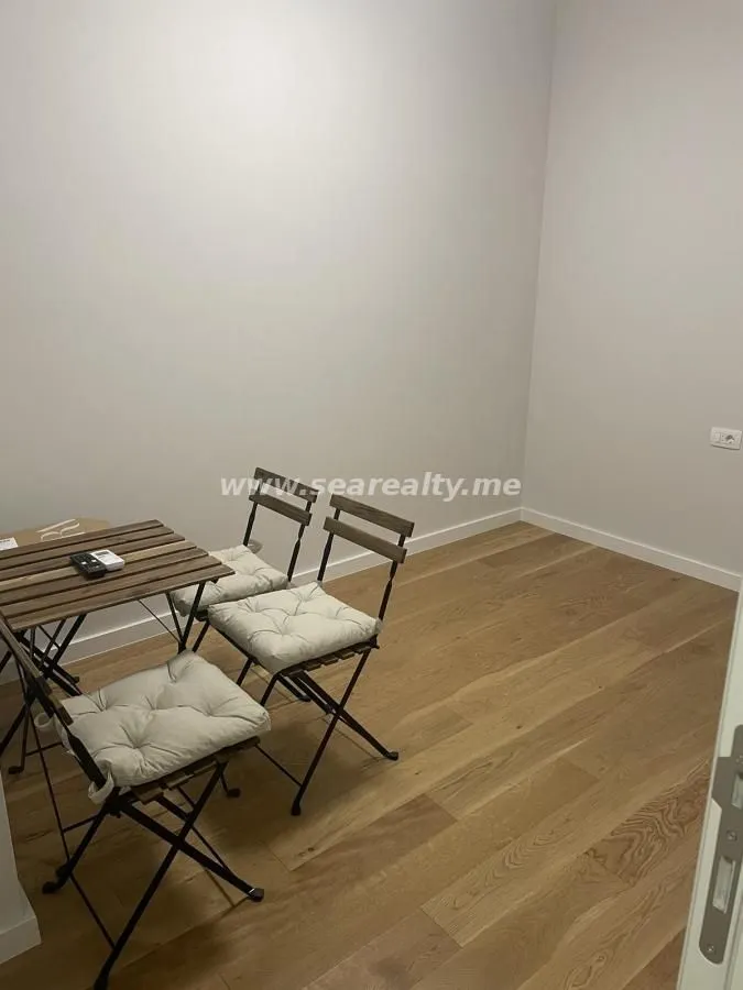 Izdavanje, dvosoban stan, 67m², Radanovići, Kotor