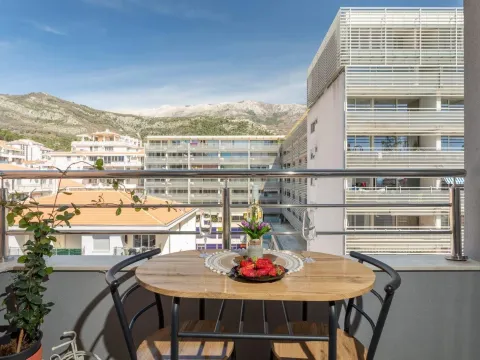 Rent, one bedroom apartment, 50m², Budva, Crna Gora - image 2