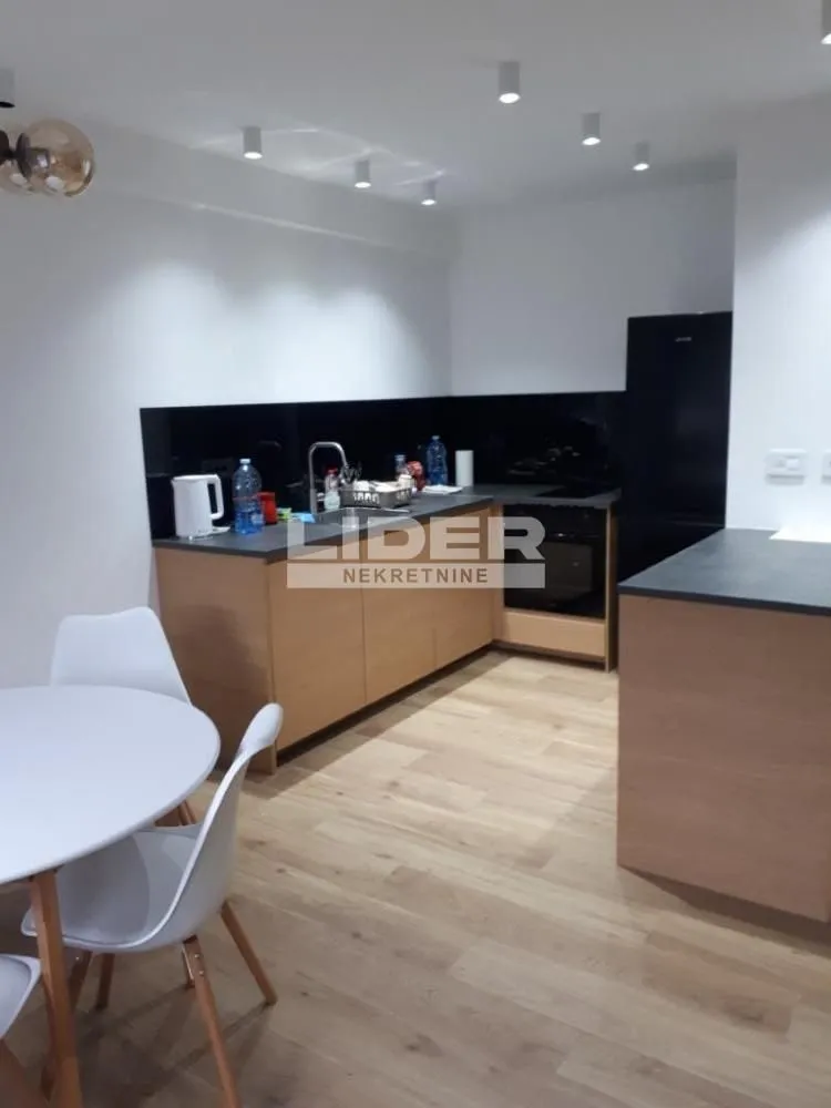 Izdavanje, dvosoban stan, 55m², Savski Venac, Beograd
