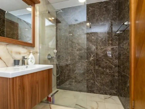 Izdavanje, trosoban stan, Ljubović, Podgorica - image 13