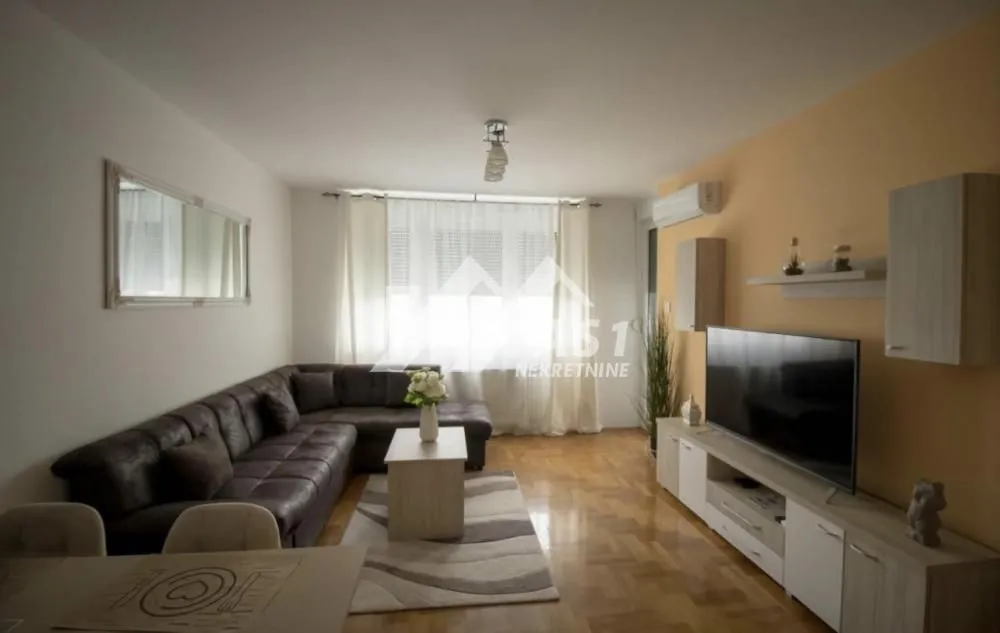 Izdavanje, dvosoban stan, 44m², Grbavica, Novi Sad Sve Podlokacije