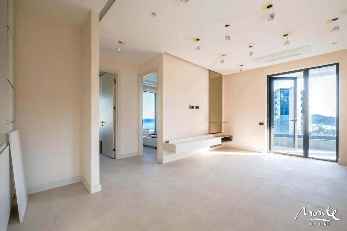 Sale, three bedroom apartment, 190m², Bečići, Budva