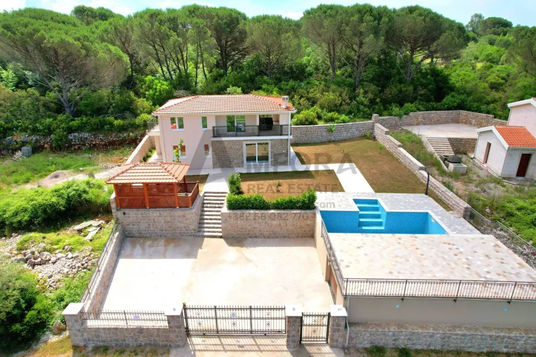 Rent, house, 185m², Zagora, Kotor