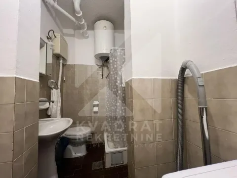 Izdavanje, jednosoban stan, 46m², Blok 6, Podgorica - image 6