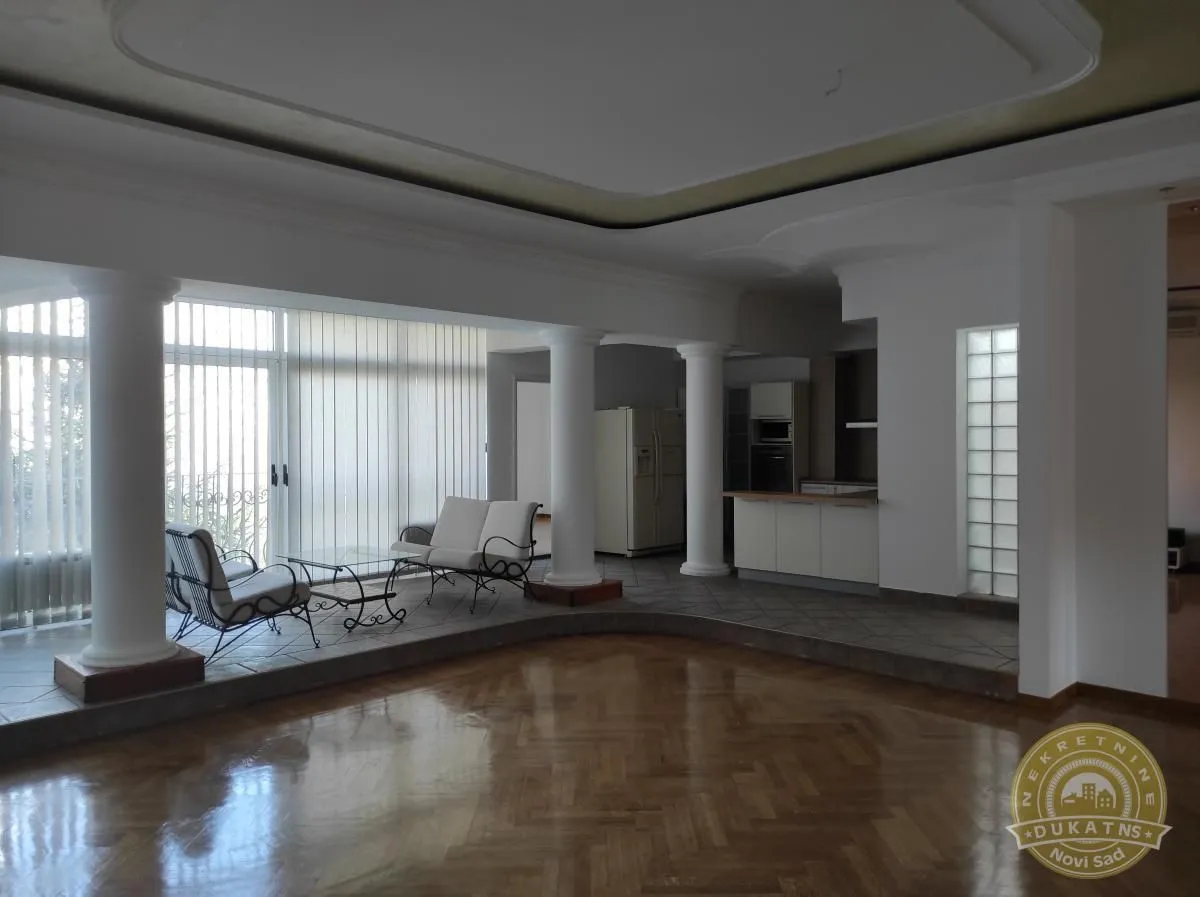Prodaja, četvorosoban stan, 213m², Centar, Novi Sad