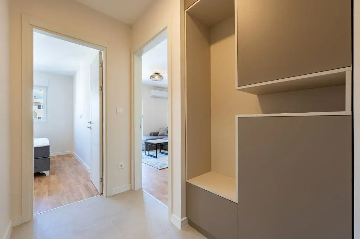 Izdavanje, jednosoban stan, 42m², Pobrežje, Podgorica