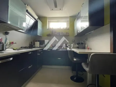 Izdavanje, kuća, 190m², Lipov gaj, Novi Sad Sve Podlokacije - image 5