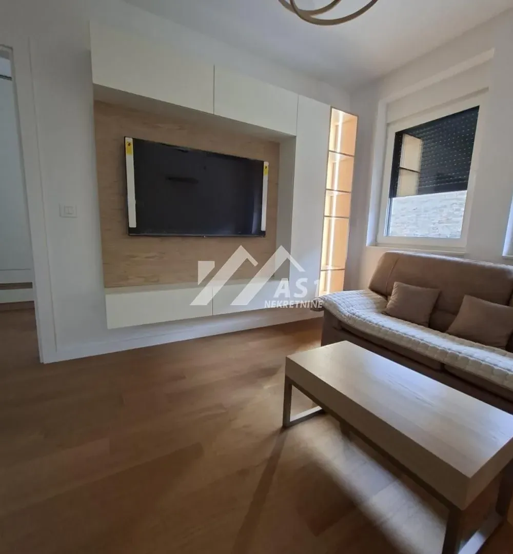 Izdavanje, jednosoban stan, 36m², Bulevar Evrope, Novi Sad Sve Podlokacije