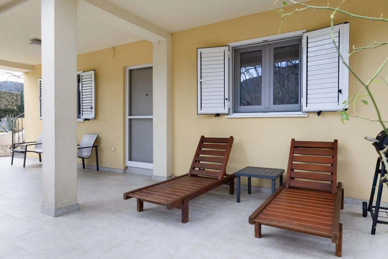 Rent, house, 111m², Lastva Grbaljska, Kotor