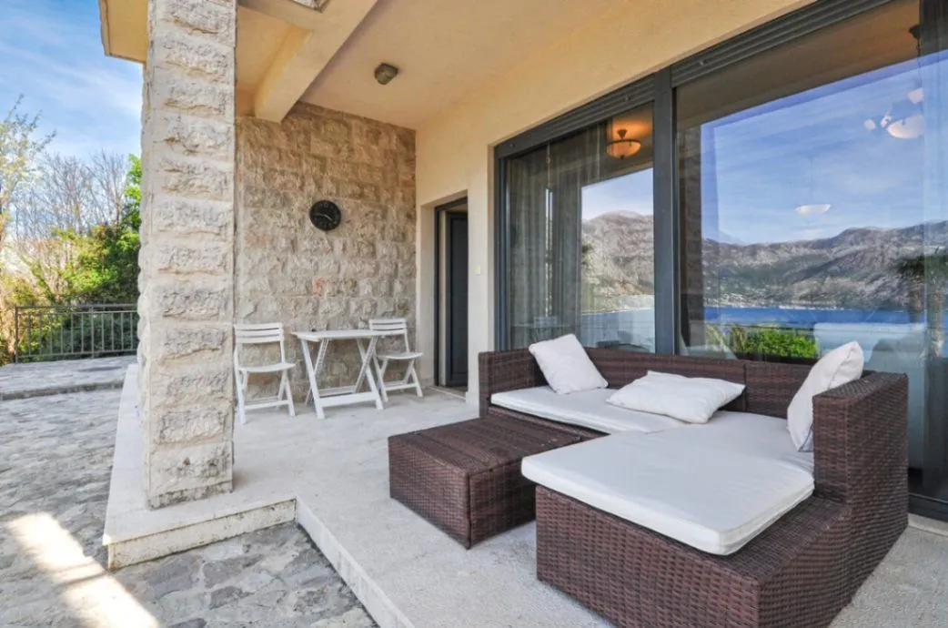 Prodaja, dvosoban stan, 68m², Kostanjica, Kotor