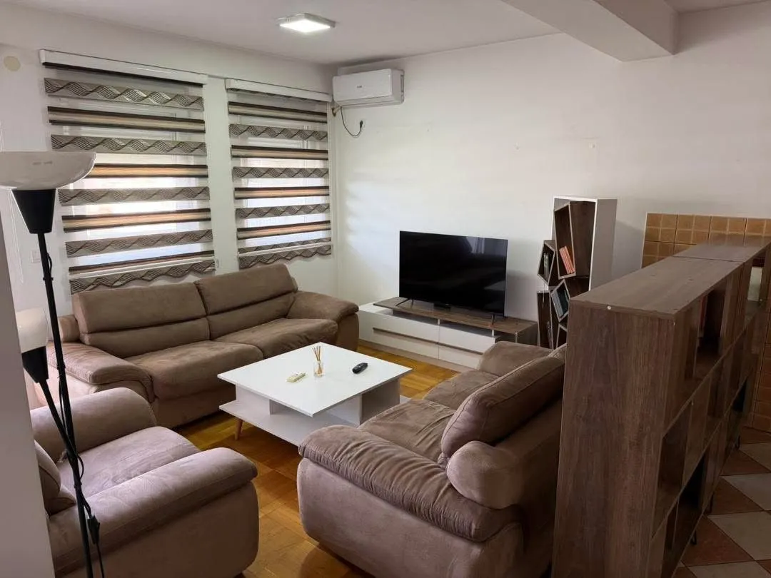 Izdavanje, dvosoban stan, 74m², Popovići, Bar