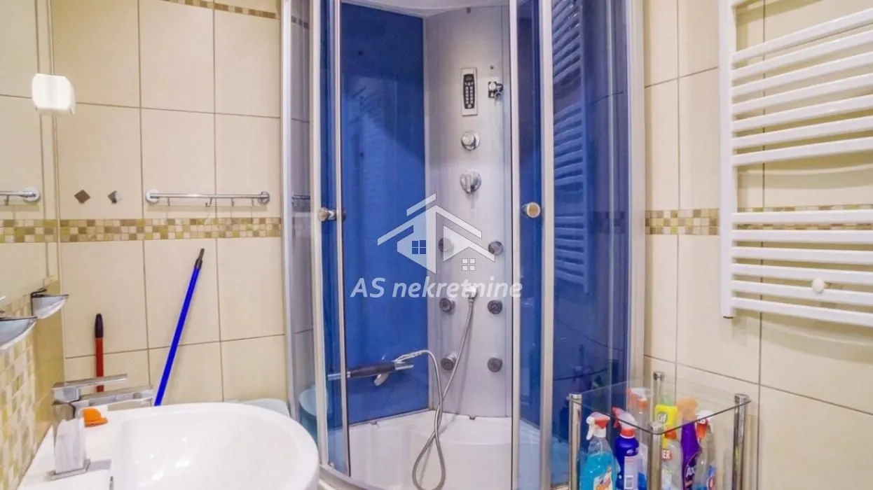 Rent, four bedroom apartment, 140m², Đeram Pijaca, Beograd