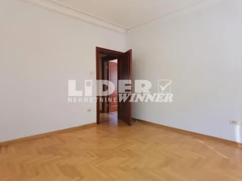 Izdavanje, četvorosoban stan, 140m², Savski Venac, Beograd - image 3