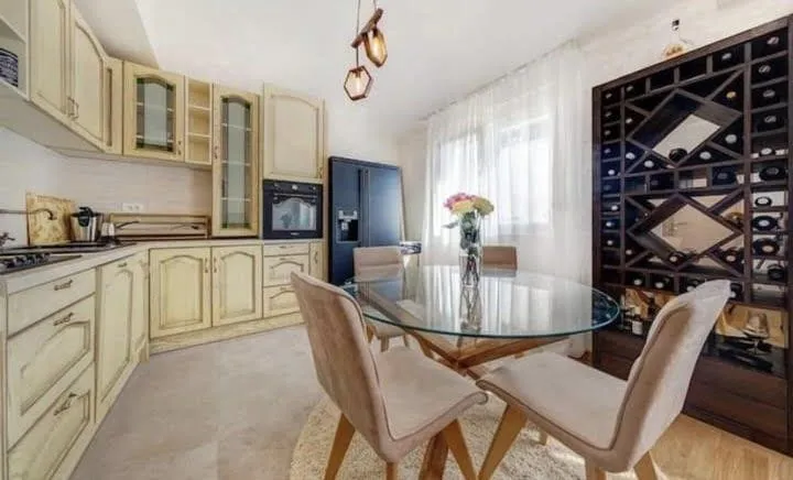 Izdavanje, dvosoban stan, 70m², Pobrežje, Podgorica