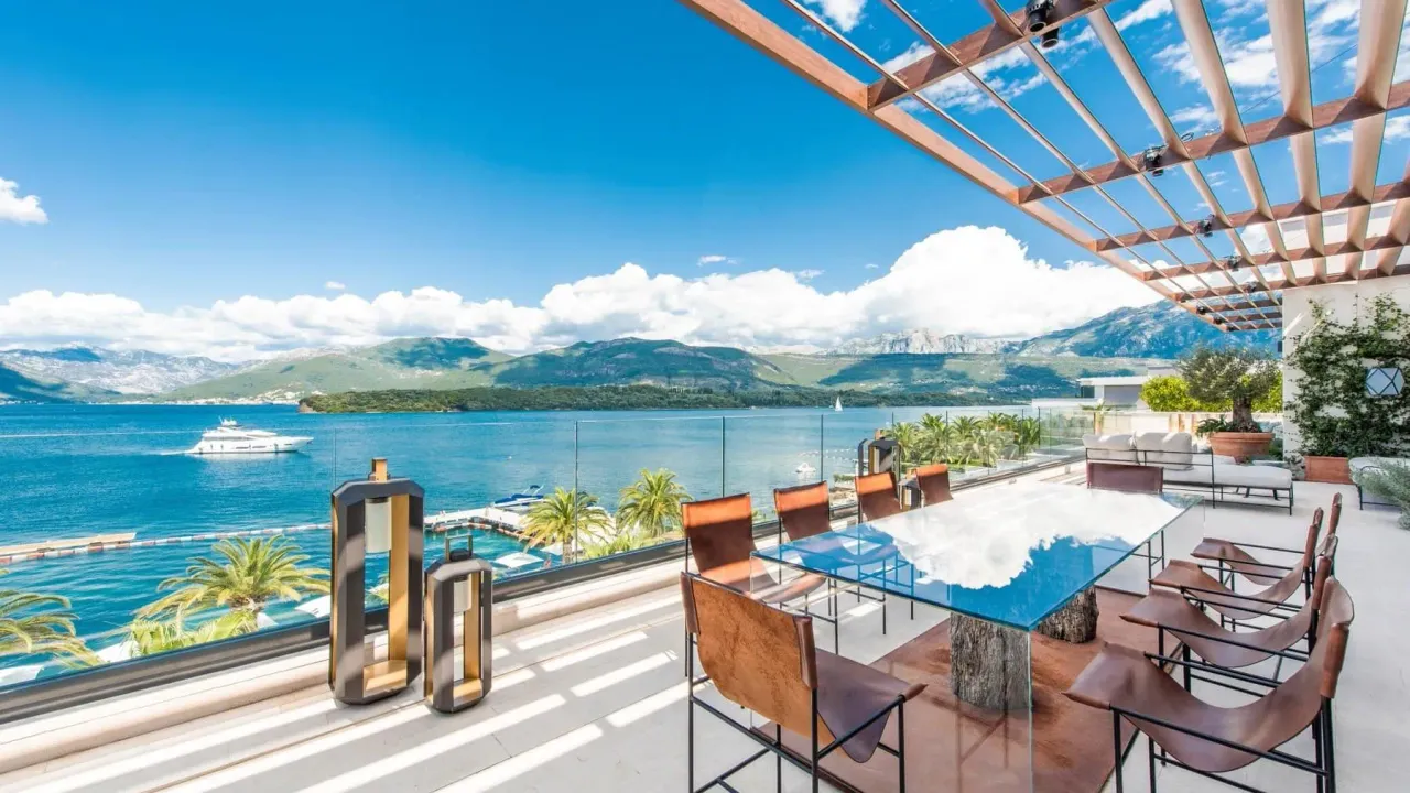 Sale, four bedroom apartment, 500m², Đuraševići, Tivat