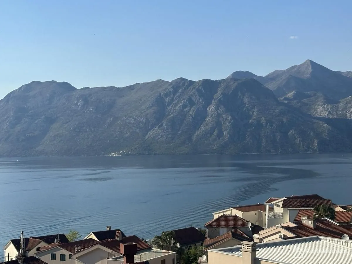 Prodaja, dvosoban stan, 75m², Dobrota, Kotor