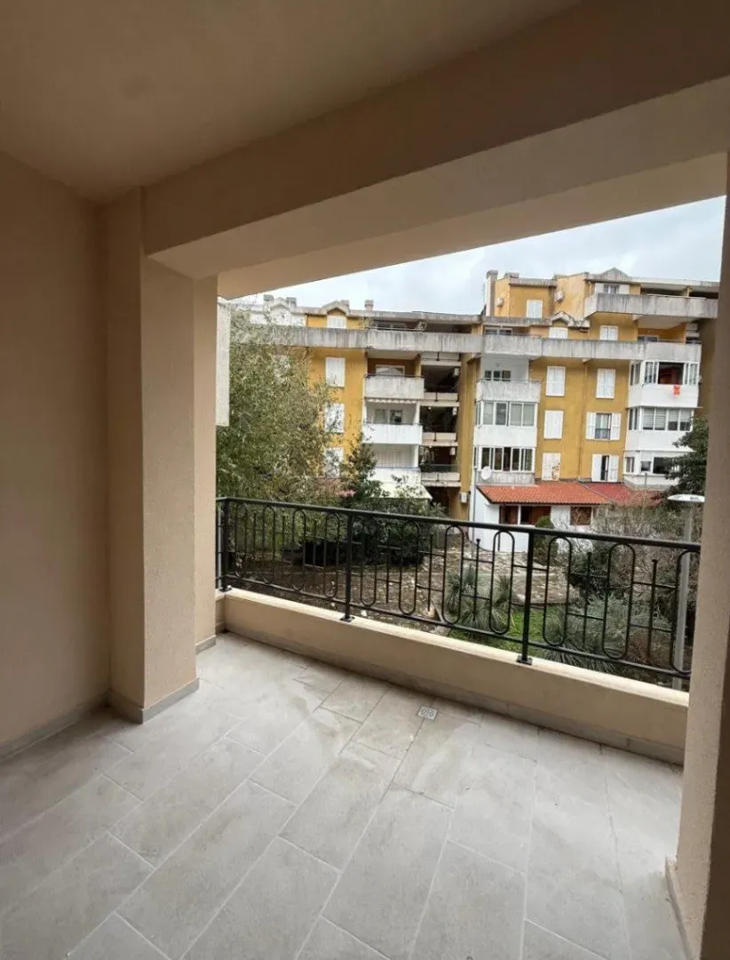 Prodaja, trosoban stan, 115m², Adok, Budva