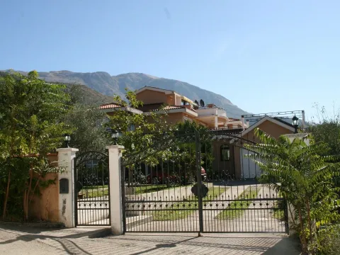 Sale, house, 450m², Kotor, Crna Gora - image 9