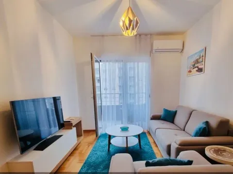 Rent, one bedroom apartment, 45m², Centar, Budva - image 2