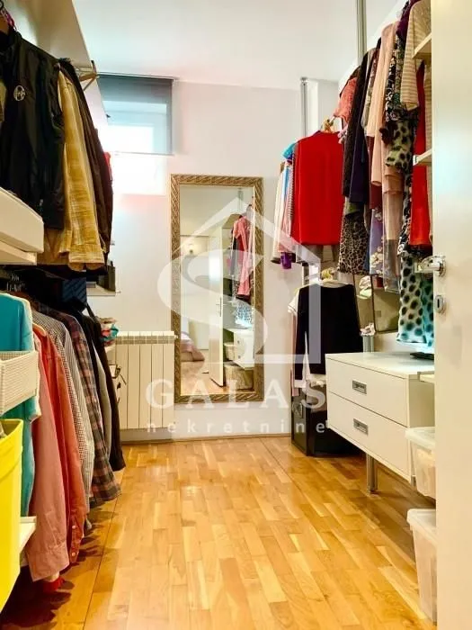Prodaja, četvorosoban stan, 157m², Đeram Pijaca, Beograd