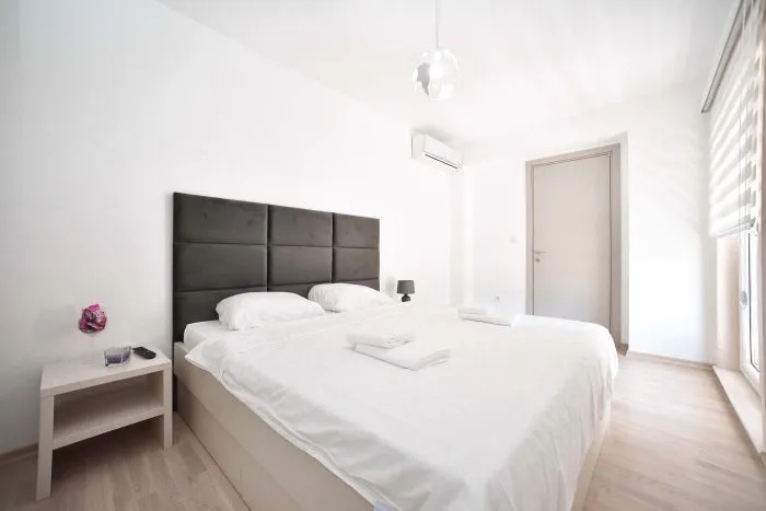 Izdavanje, dvosoban stan, 74m², Centar, Budva