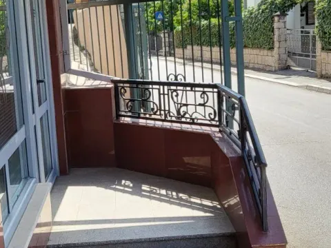 Izdavanje, poslovni prostor, 61m², Čeluga, Bar - image 3