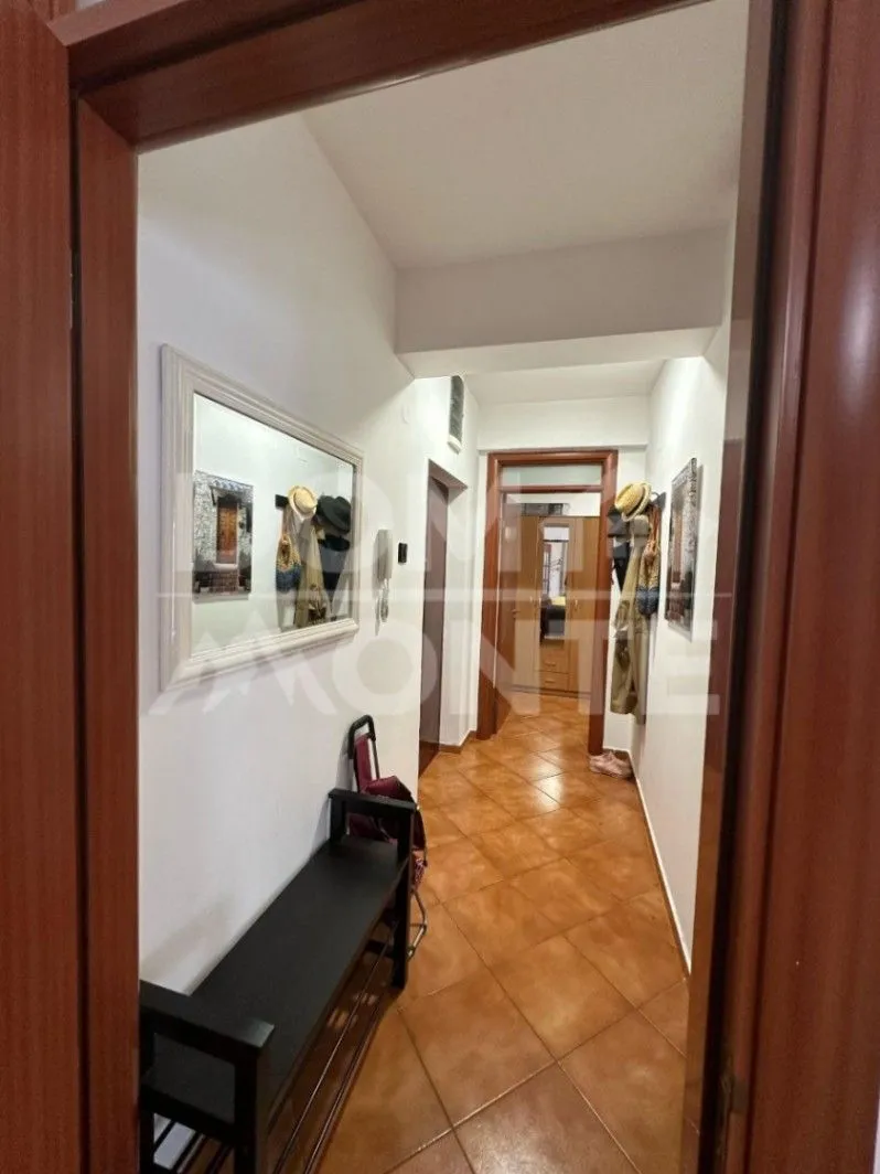 Izdavanje, dvosoban stan, 115m², Centar, Tivat