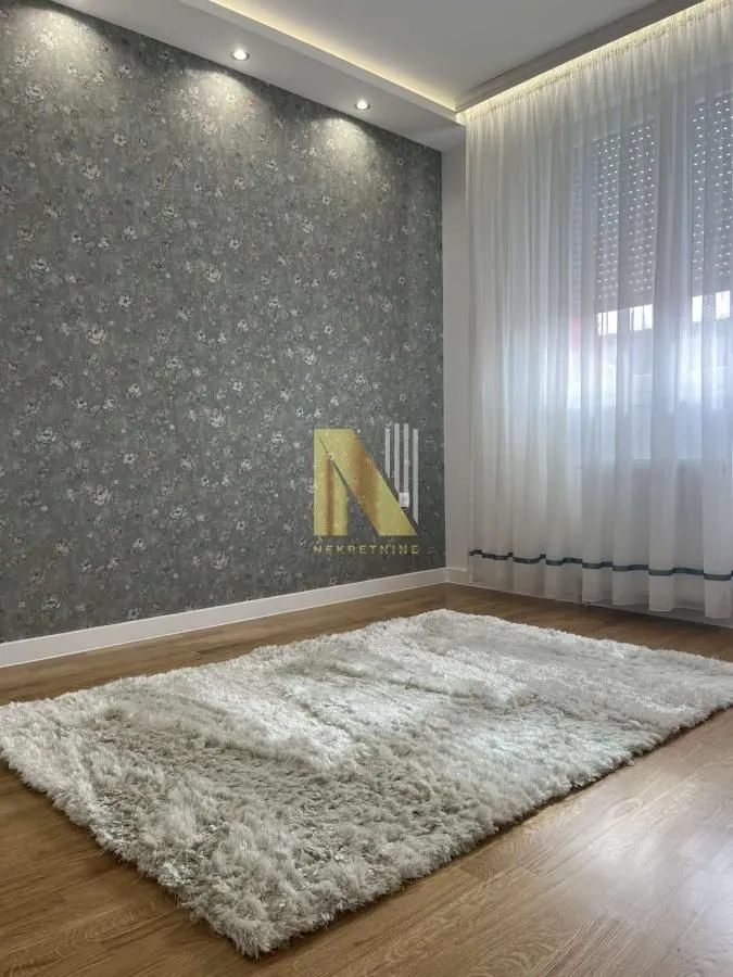 Prodaja, četvorosoban stan, 101m², Salajka, Novi Sad Sve Podlokacije