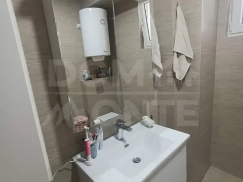 Rent, three bedroom apartment, 100m², Tivat, Crna Gora - image 5