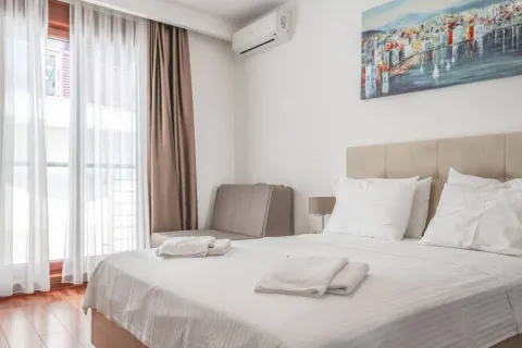 Daily-rent, one bedroom apartment, 90m², Bečići, Budva - image 1