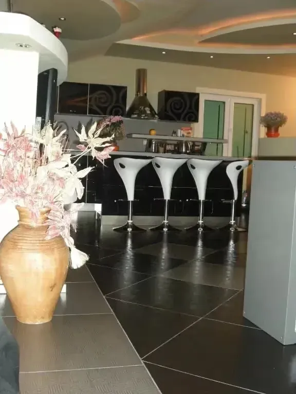 Izdavanje, stan, 120m², Tivat, Crna Gora