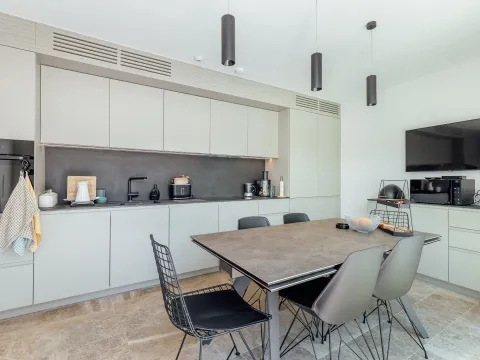 Izdavanje, kuća, 170m², Donja Lastva, Tivat - image 12