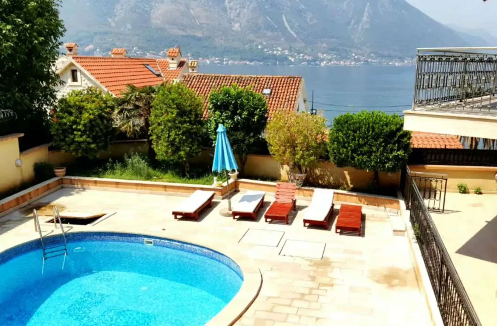 Sale, two bedroom apartment, 90m², Dobrota, Kotor