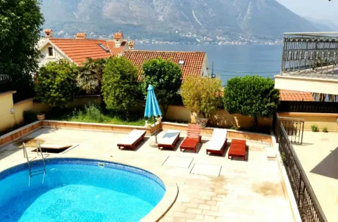 Sale, two bedroom apartment, 90m², Dobrota, Kotor - image 12