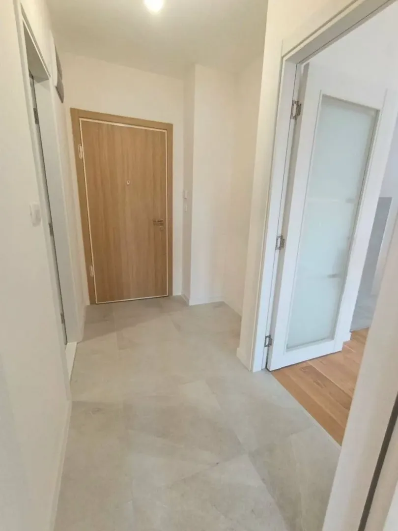 Prodaja, jednosoban stan, 49m², Central Point, Podgorica