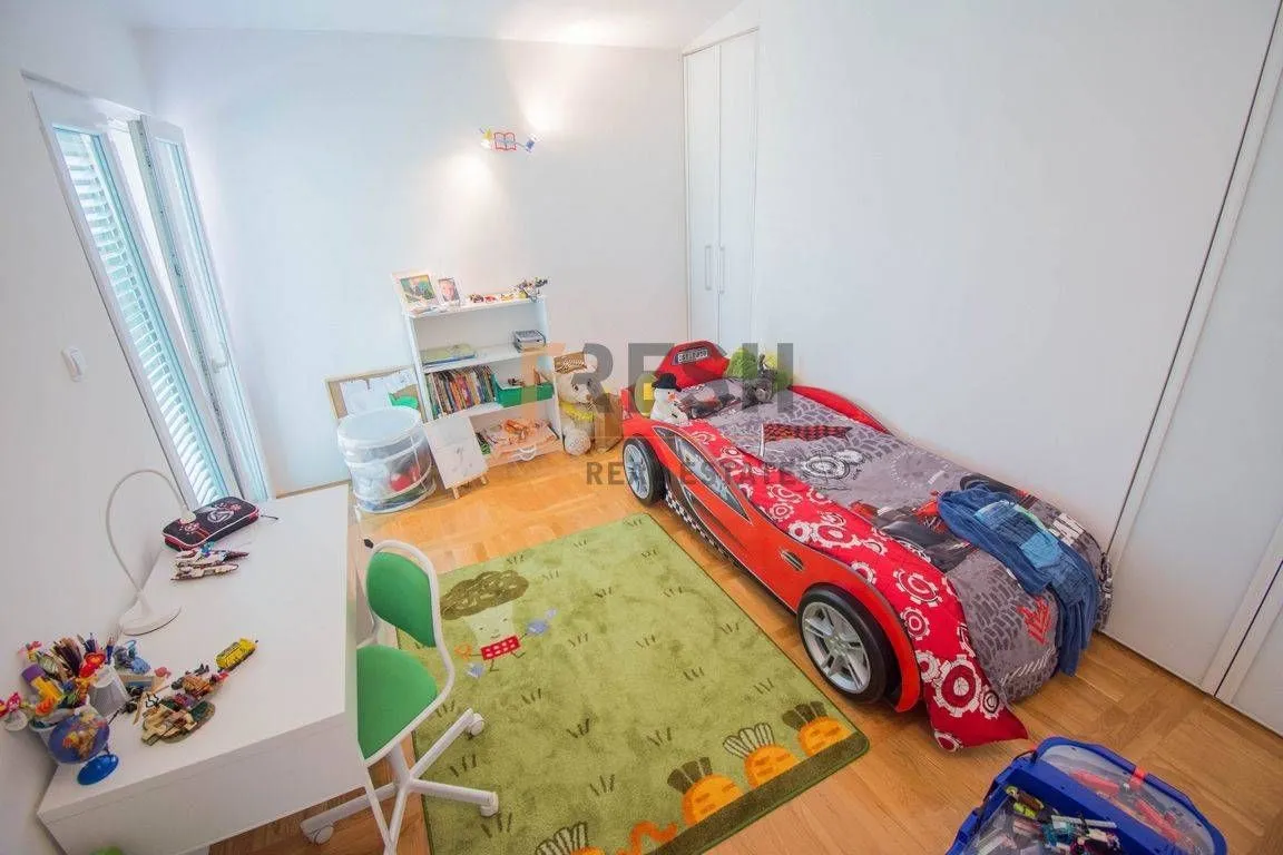 Rent, house, 270m², Zagorič, Podgorica