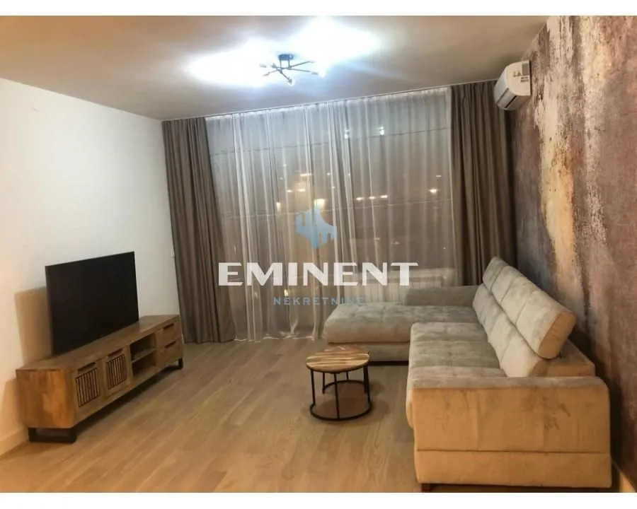 Izdavanje, trosoban stan, 86m², Savski Venac, Beograd