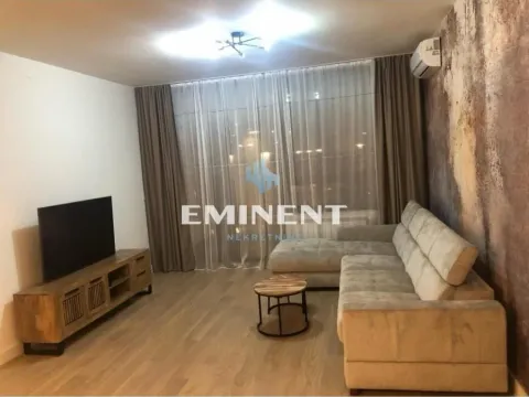 Izdavanje, trosoban stan, 86m², Savski Venac, Beograd
