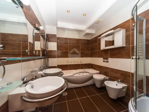 Izdavanje, dvosoban stan, 124m², Centar, Podgorica - image 12