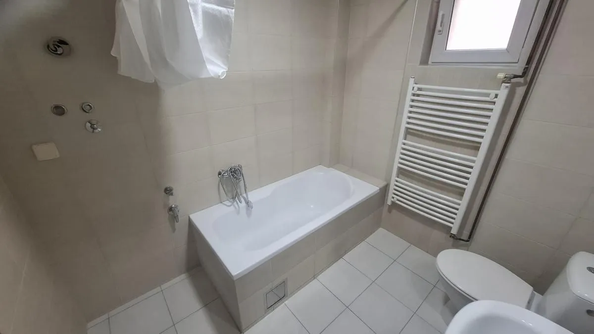 Izdavanje, trosoban stan, 100m², Veternička rampa, Novi Sad Sve Podlokacije