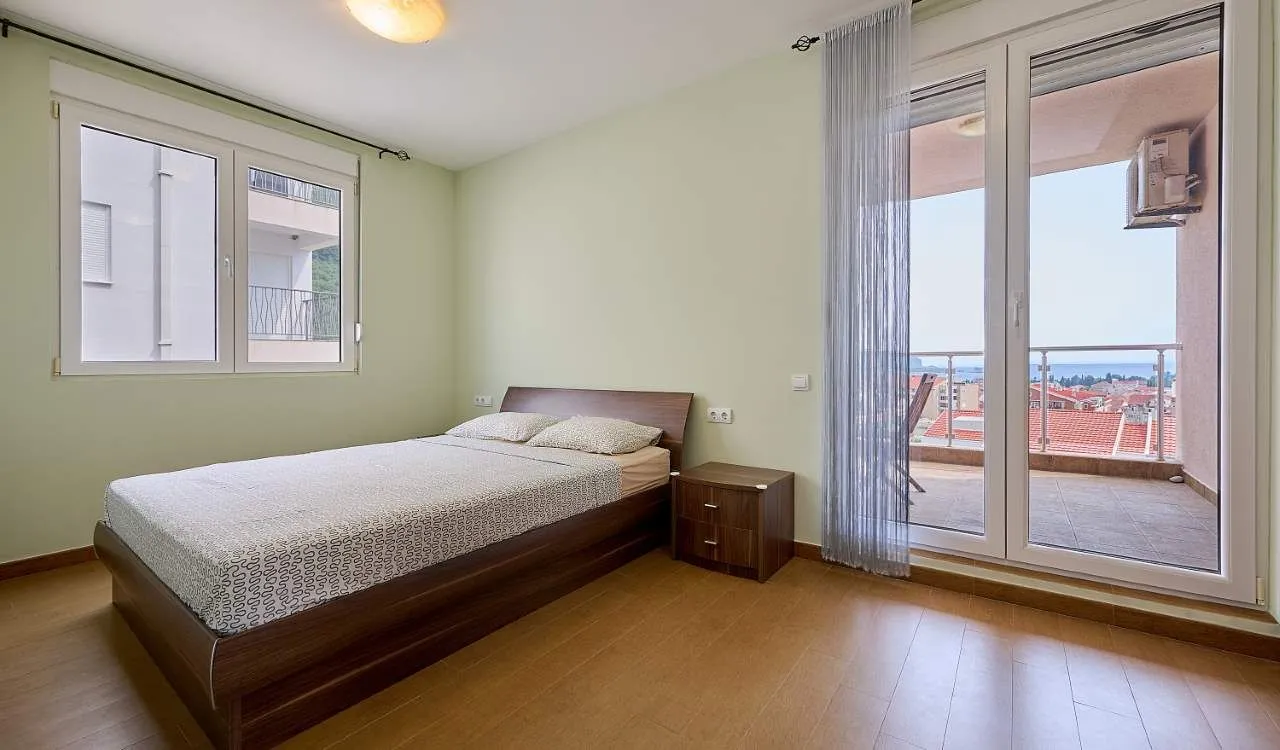 Prodaja, dvosoban stan, 88m², Lazi, Budva