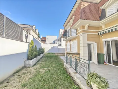 View of the courtyard and the facade of the house with a terrace. - image 15