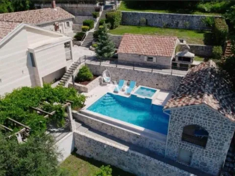 Izdavanje, kuća, 281m², Dub, Kotor