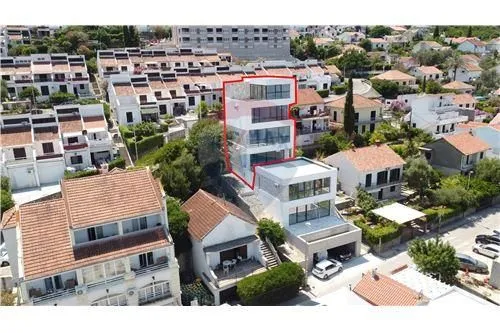 Sale, house, 315m², Krašići, Tivat