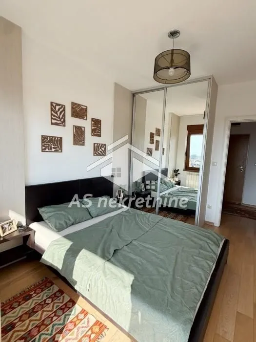 Izdavanje, trosoban stan, 73m², Vračar Sve Podlokacije, Beograd