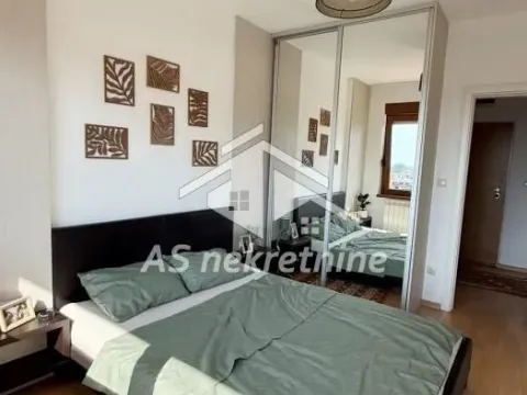 Izdavanje, trosoban stan, 73m², Vračar Sve Podlokacije, Beograd - image 18