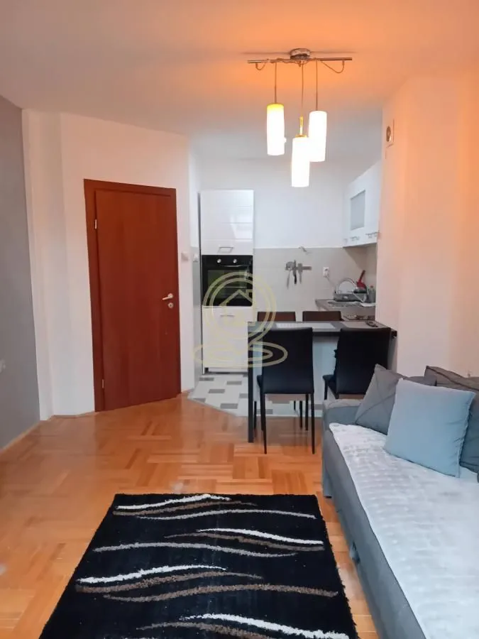 Prodaja, jednosoban stan, 42m², Pantelej, Niš